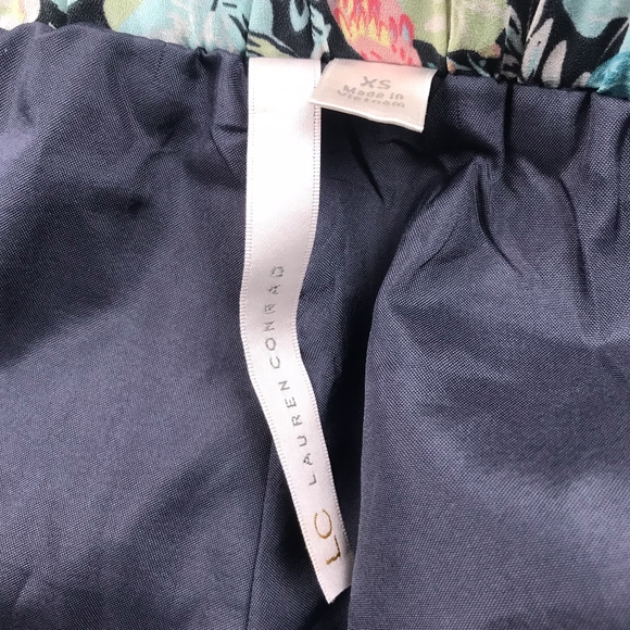 ✨ LC cute tropical shorts ✨ - Picture 4 of 8